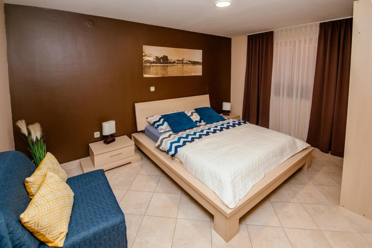 M&M Apartments Biograd Na Moru Exterior photo